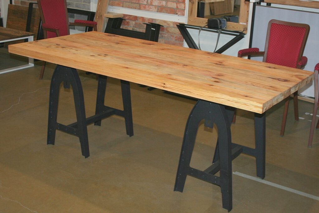 meble ze starego drewna