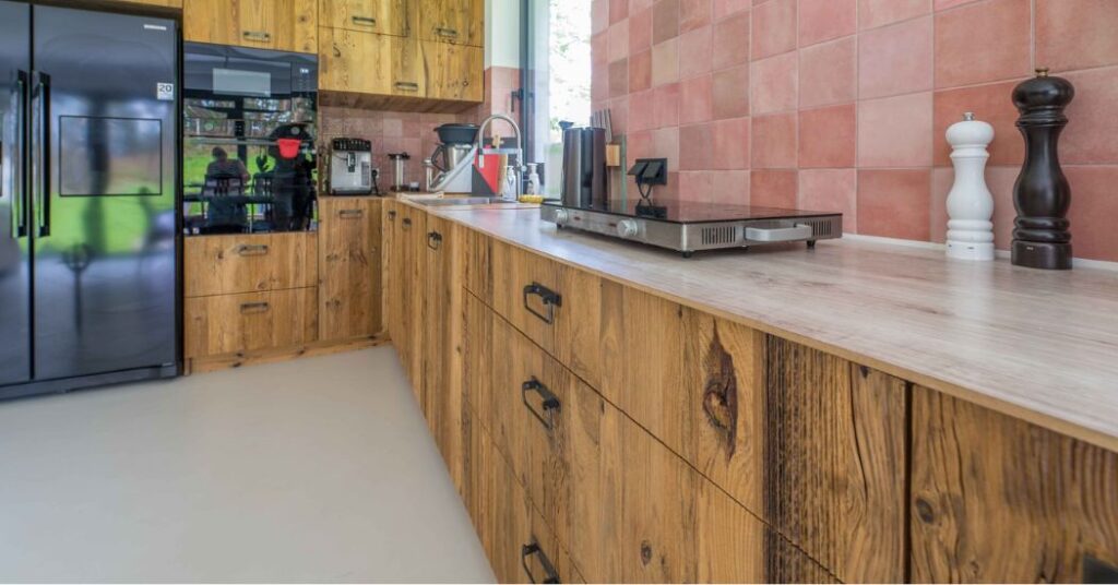 Meble z drewna z odzysku zrobisz w holy-wood