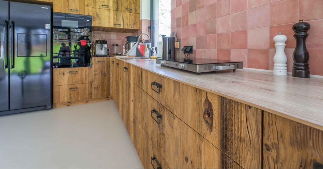 Meble z drewna z odzysku zrobisz w holy-wood