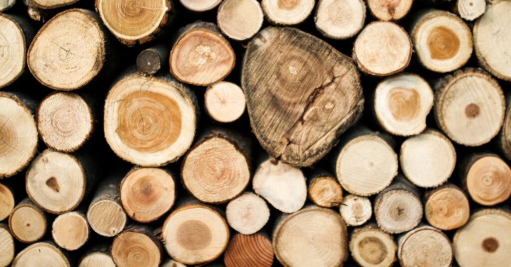 drewno z odzysku gotowe do przygotoawania pod meble